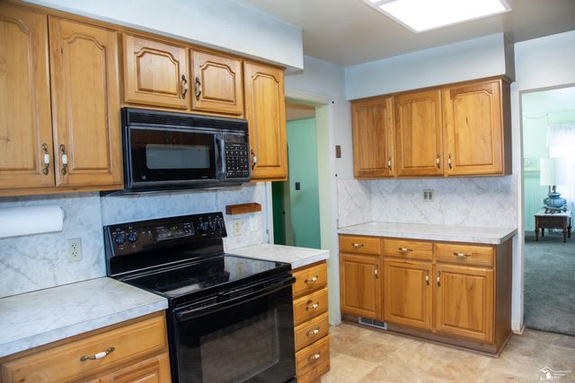 15708 Goddard Road, Allen Park, MI 48101