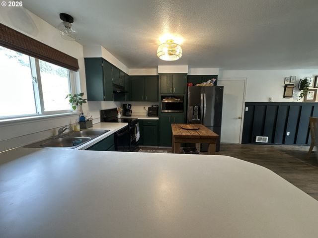120 VALLEY VIEW Dr, John Day, OR 97845