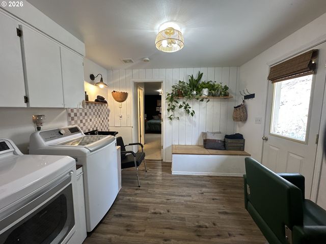 120 VALLEY VIEW Dr, John Day, OR 97845