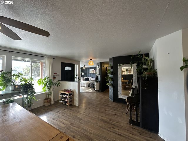 120 VALLEY VIEW Dr, John Day, OR 97845