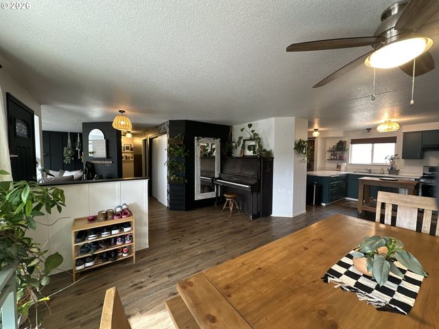 120 VALLEY VIEW Dr, John Day, OR 97845
