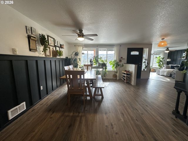 120 VALLEY VIEW Dr, John Day, OR 97845