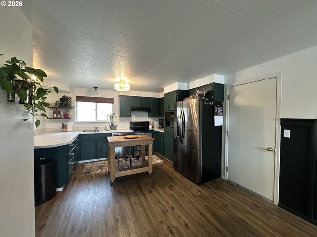 120 VALLEY VIEW Dr, John Day, OR 97845