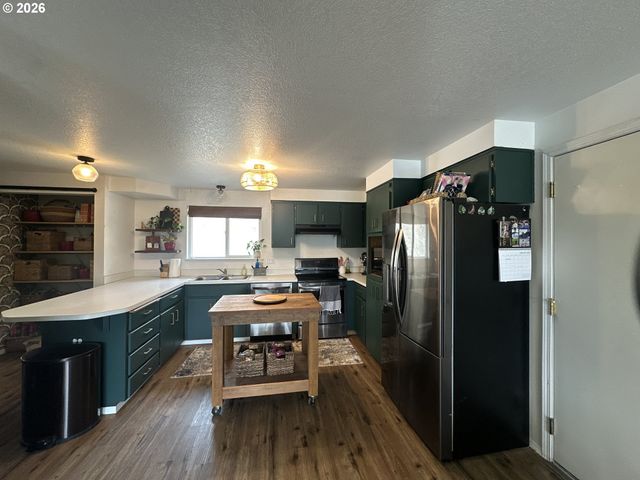 120 VALLEY VIEW Dr, John Day, OR 97845