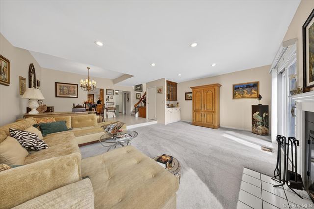 285 Carriage House Drive, Jericho, NY 11753