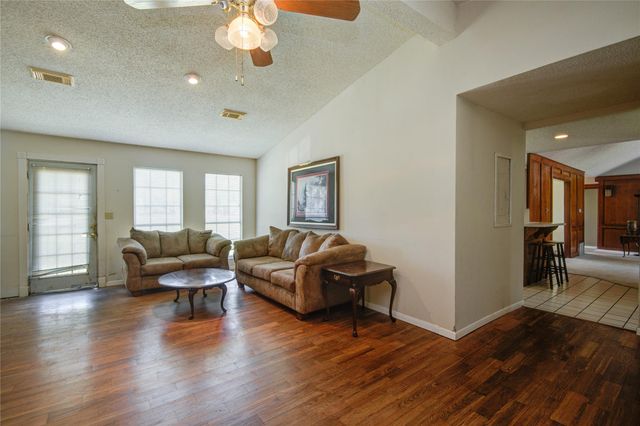 108 Fawn Trail, Lake Jackson, TX 77566