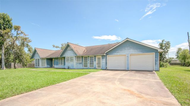 108 Fawn Trail, Lake Jackson, TX 77566