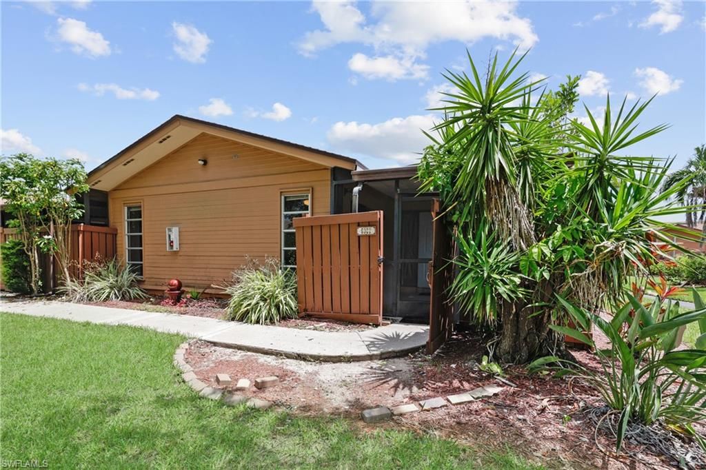 6322 Royal Woods DR, Fort Myers, FL 33908