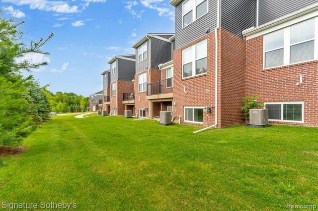 319 Strawberry Drive, Rochester Hills, MI 48307