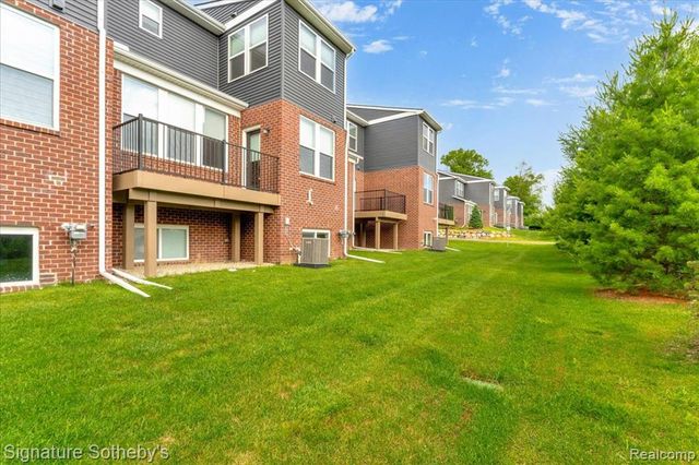 319 Strawberry Drive, Rochester Hills, MI 48307