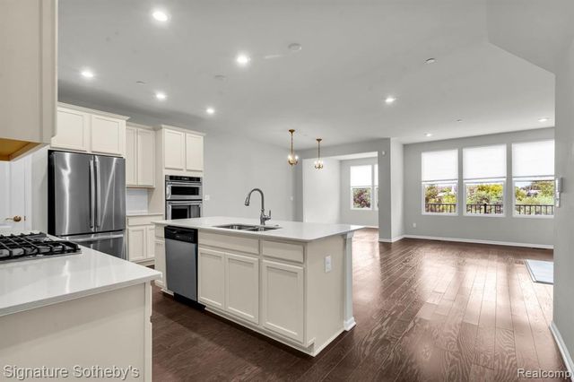 319 Strawberry Drive, Rochester Hills, MI 48307