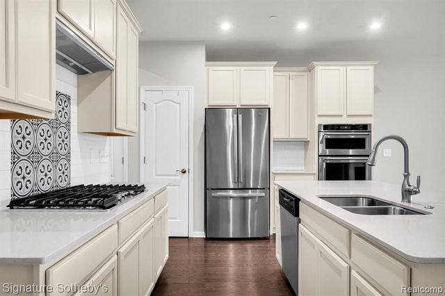 319 Strawberry Drive, Rochester Hills, MI 48307