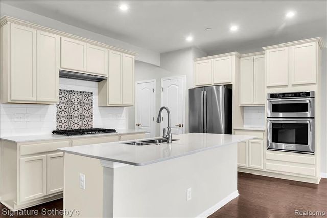 319 Strawberry Drive, Rochester Hills, MI 48307