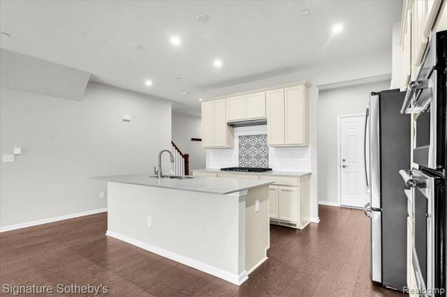 319 Strawberry Drive, Rochester Hills, MI 48307