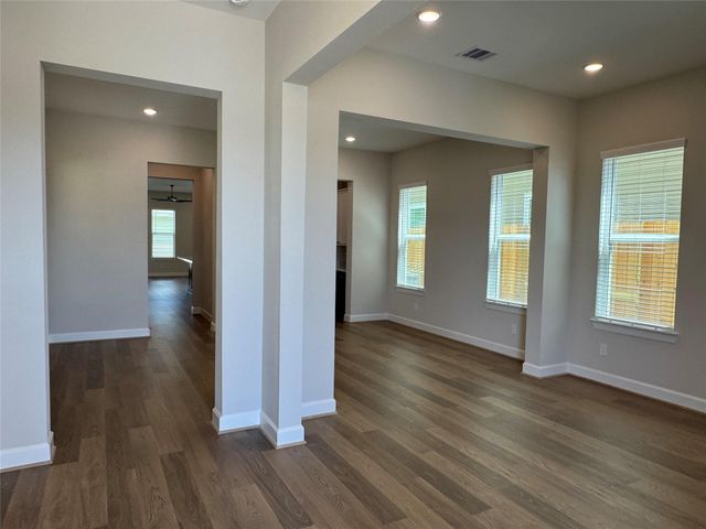 2521 S Houston Avenue, Pearland, TX 77581