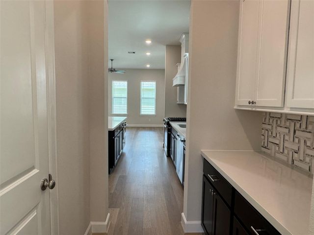 2521 S Houston Avenue, Pearland, TX 77581