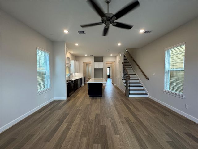 2521 S Houston Avenue, Pearland, TX 77581