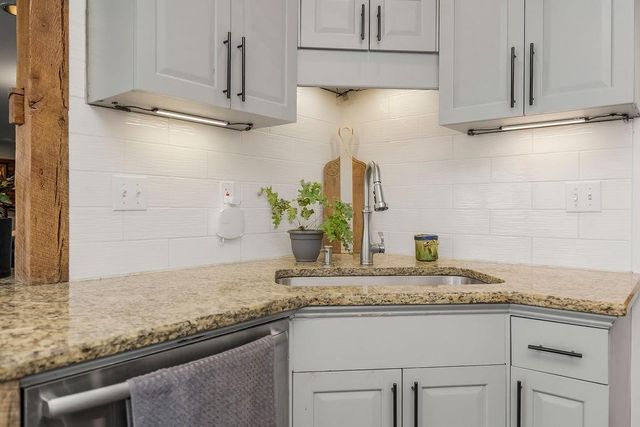 939 NW South Shore Drive, Lake Waukomis, MO 64151