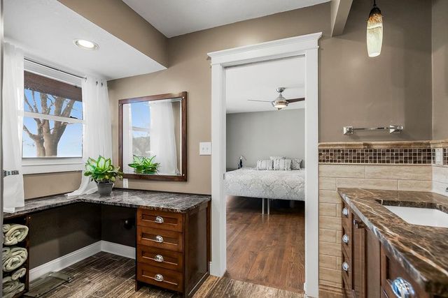 939 NW South Shore Drive, Lake Waukomis, MO 64151