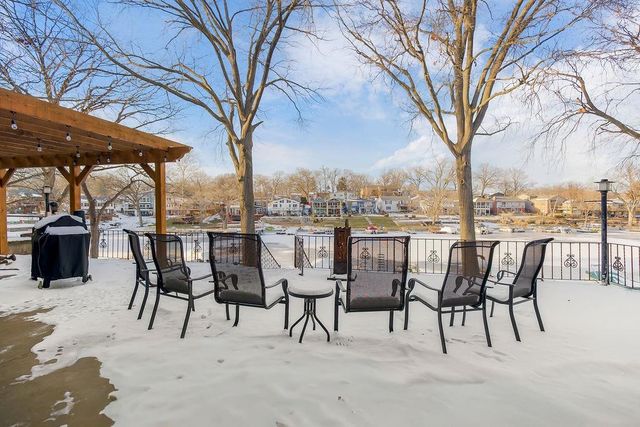 939 NW South Shore Drive, Lake Waukomis, MO 64151