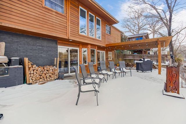 939 NW South Shore Drive, Lake Waukomis, MO 64151