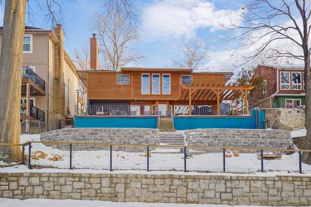 939 NW South Shore Drive, Lake Waukomis, MO 64151