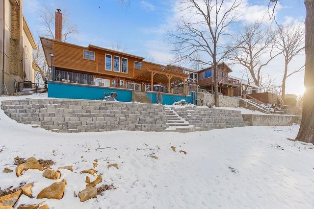 939 NW South Shore Drive, Lake Waukomis, MO 64151