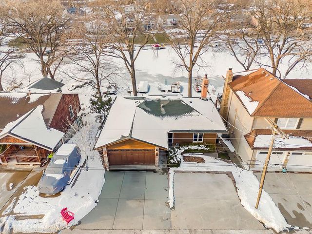 939 NW South Shore Drive, Lake Waukomis, MO 64151