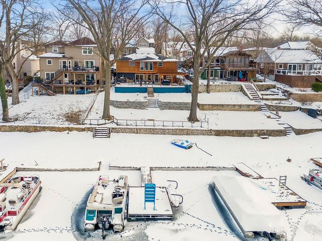 939 NW South Shore Drive, Lake Waukomis, MO 64151