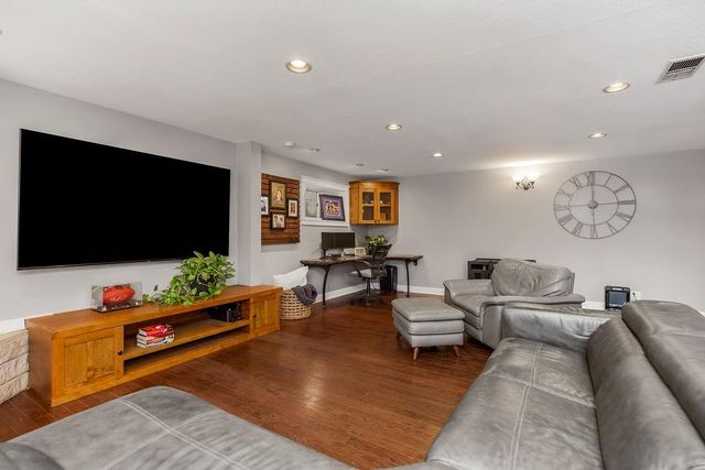 939 NW South Shore Drive, Lake Waukomis, MO 64151