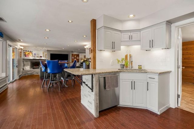 939 NW South Shore Drive, Lake Waukomis, MO 64151