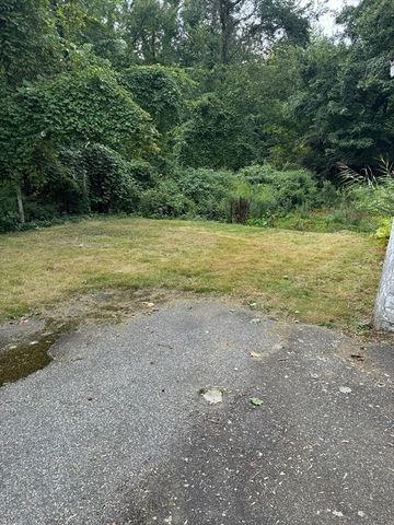 134 Sherman St, Quincy, MA 02170