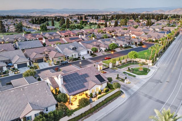 1809 E Buena Salud Way, Fresno, CA 93730