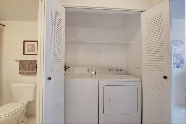 135 Yacht Club Way 207, Hypoluxo, FL 33462