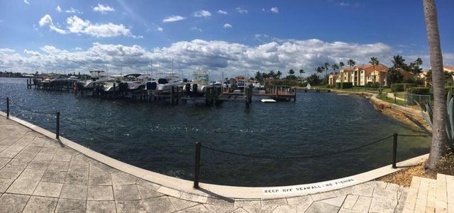135 Yacht Club Way 207, Hypoluxo, FL 33462