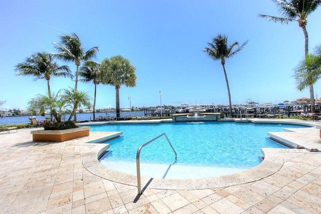 135 Yacht Club Way 207, Hypoluxo, FL 33462