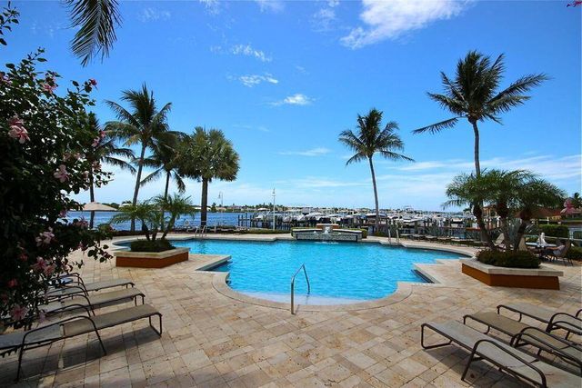 135 Yacht Club Way 207, Hypoluxo, FL 33462