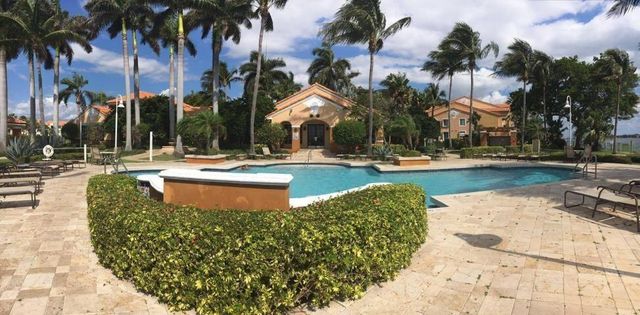 135 Yacht Club Way 207, Hypoluxo, FL 33462