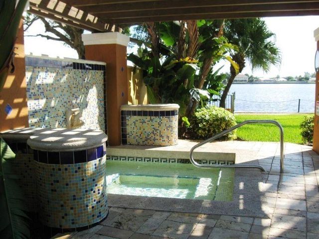 135 Yacht Club Way 207, Hypoluxo, FL 33462
