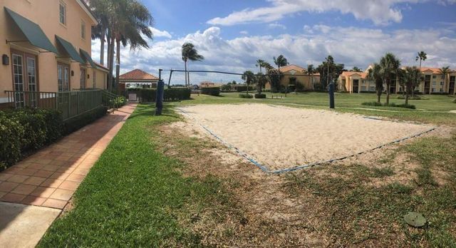 135 Yacht Club Way 207, Hypoluxo, FL 33462