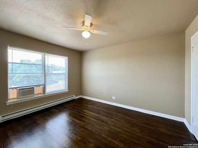 245 DEERWOOD DR, San Antonio, TX 78209