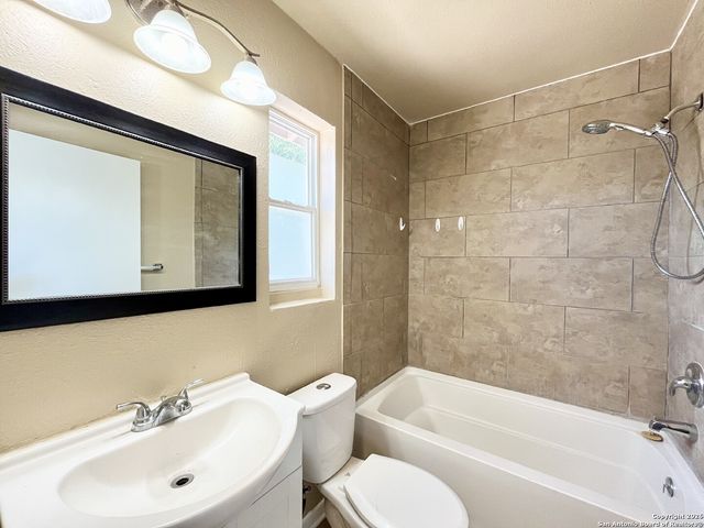 245 DEERWOOD DR, San Antonio, TX 78209