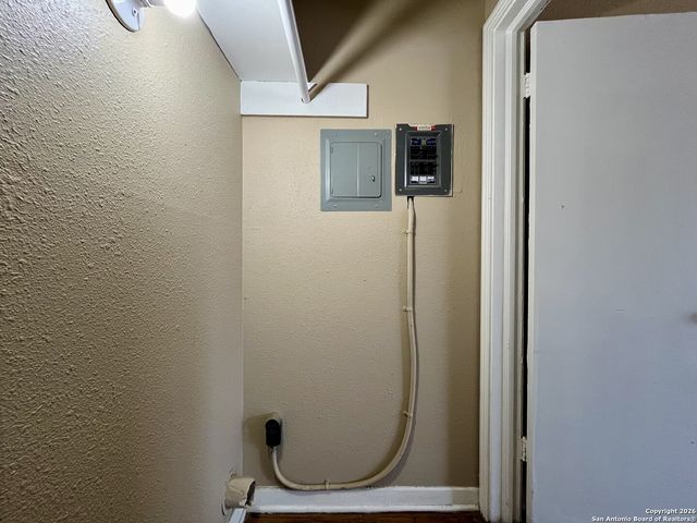 245 DEERWOOD DR, San Antonio, TX 78209