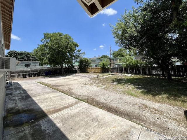 245 DEERWOOD DR, San Antonio, TX 78209