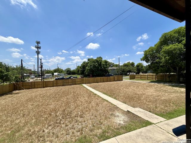 245 DEERWOOD DR, San Antonio, TX 78209