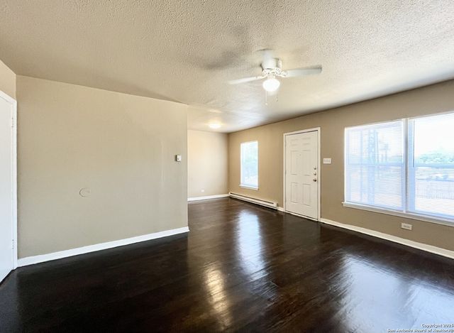 245 DEERWOOD DR, San Antonio, TX 78209