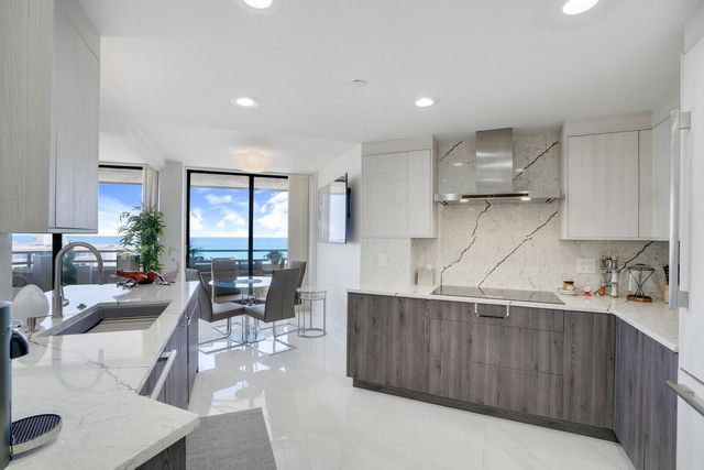 3560 S Ocean Boulevard Ph4, South Palm Beach, FL 33480