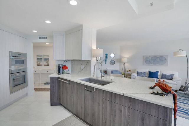 3560 S Ocean Boulevard Ph4, South Palm Beach, FL 33480