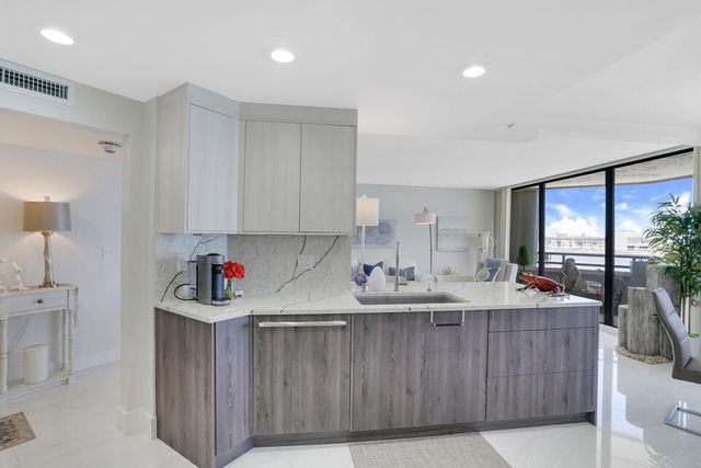 3560 S Ocean Boulevard Ph4, South Palm Beach, FL 33480