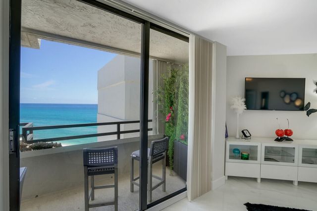 3560 S Ocean Boulevard Ph4, South Palm Beach, FL 33480